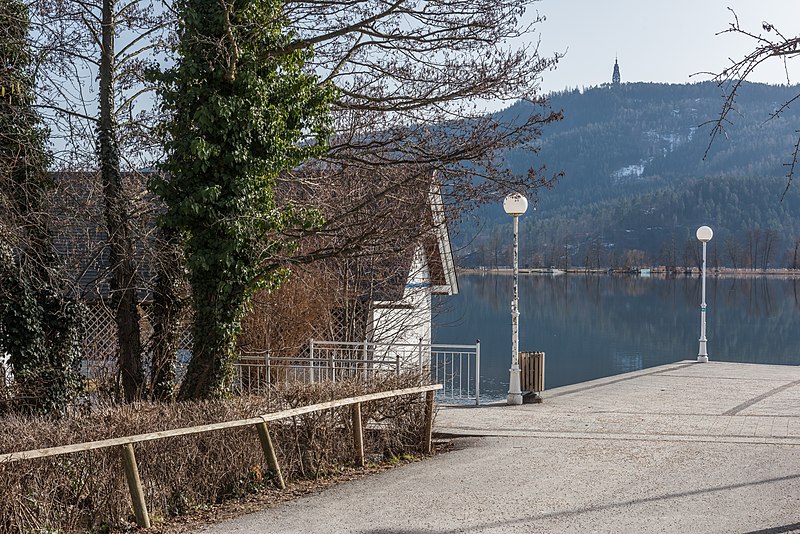 File:Pörtschach Werzer-Promenade Werzer-Bootshaus N-Ansicht 23022021 0446.jpg