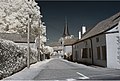 Français : Rue de l'Église, Pagny-la-Ville (Côte d'Or, Bourgogne, France) photographié avec un filtre infrarouge 720 nm. Català: Carrer de l'Església, Pagny-la-Ville (Costa d'Or, Borgonya, França) fotografiat amb un filtre infraroig 720 nm. Español: Calle de la Iglesia, Pagny-la-Ville (Côte d'Or, Borgoña, Francia) fotografiado con un filtro infrarrojo 720 nm.