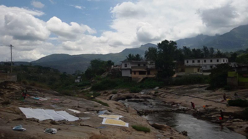 File:Pambar river at kovilkadavu, marayoor - panoramio.jpg