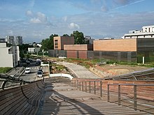 Le Gymnase universitaire Jackson-Richardson à Villetaneuse, vu depuis la passerelle qui donnera accès au Tram Express Nord.