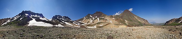 Панорамный вид на вершины Арагаца из кратера