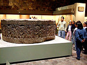 La Piedra de Tízoc que representa las victorias del emperador y fiestas dedicadas al dios del fuego