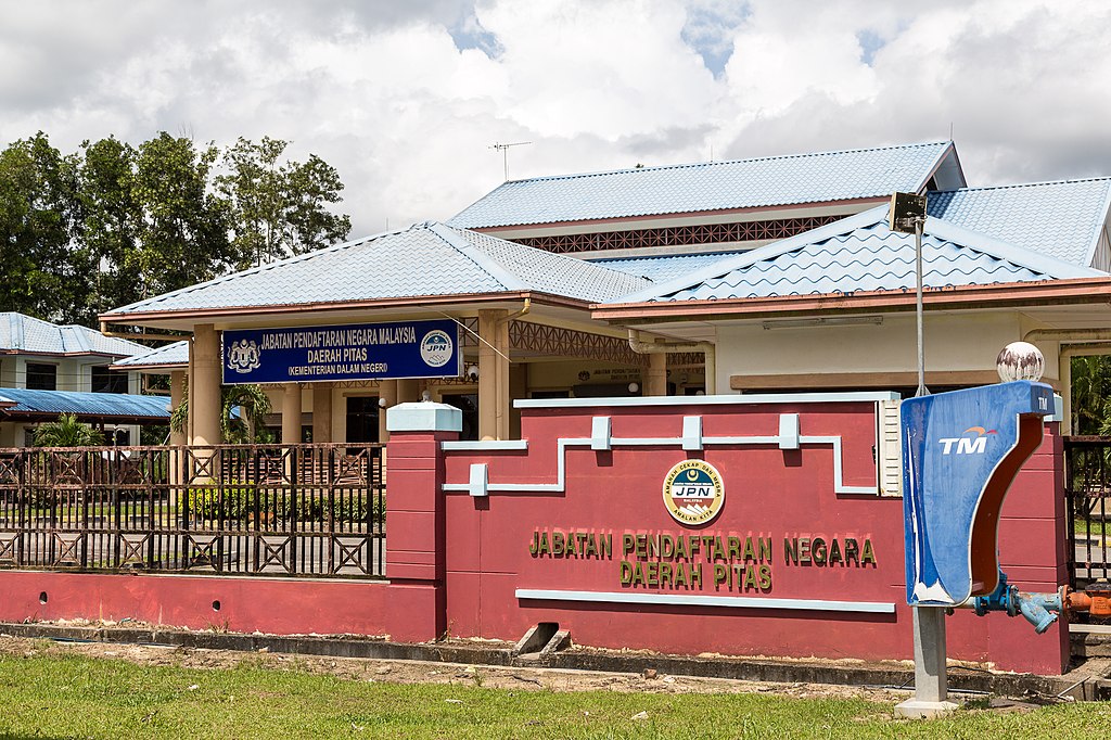 File:Pitas Sabah ImmigrationOffice-02.jpg - Wikimedia Commons