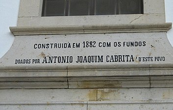 Inscription dedicated to philanthropist Antonio Joaquim Cabrita, a benefactor of the parochial church Porches(7)A.jpg