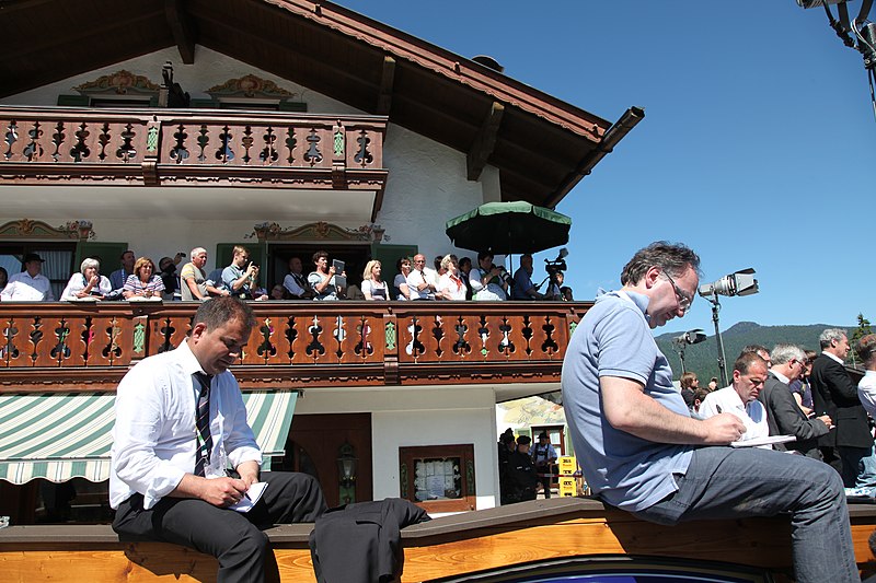 File:President Obama visits Krün in Bavaria IMG 1184 (18639569006).jpg