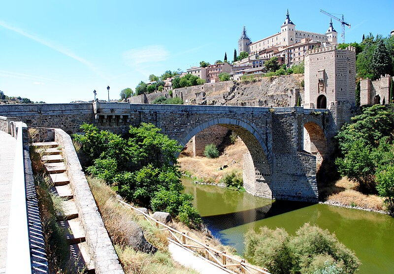 File:Puente de Alcántara, Toledo, August 2012.JPG