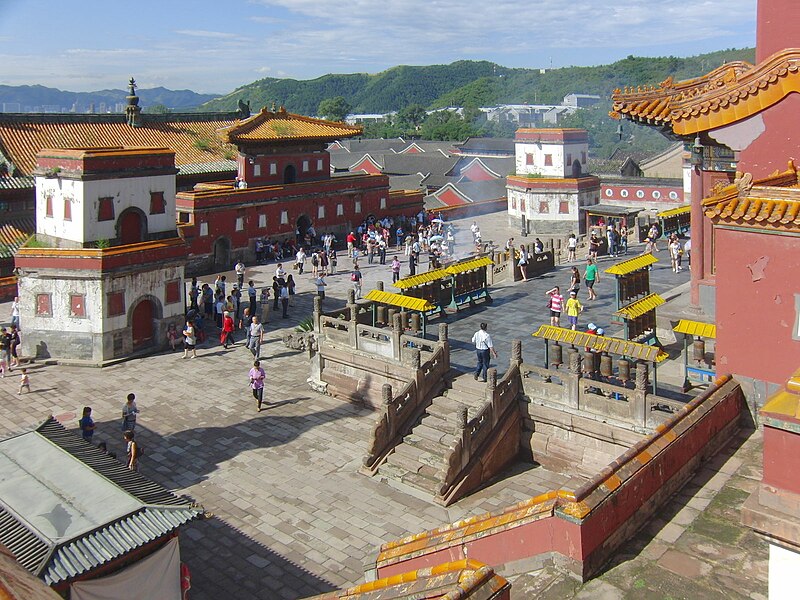 File:Puning Temple, Place in front of hall of Mahayana.jpg