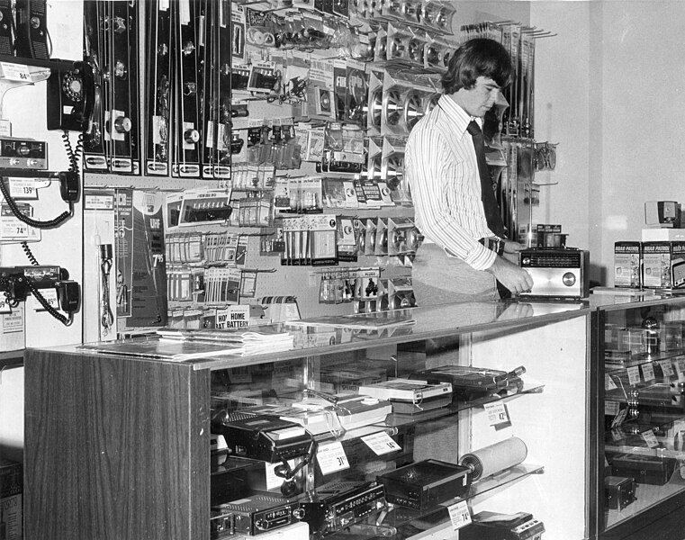 File:Radio Shack Interior Metairie Louisiana 1972.jpg