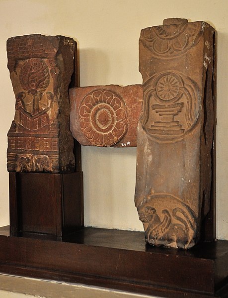 File:Railing Pillars And Cross Bar Showing Bodhi Tree and Wheel of Law - 1st Century BCE - Mahadev Ghat Bharatpur Mound - ACCNS 16-1516 84-10 14-15-438 - Government Museum - Mathura 2013-02-24 6074.JPG