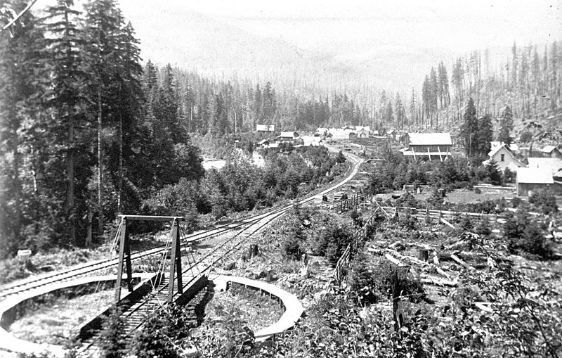 File:Railroad Turntable just above Detroit, OR. circa 1900 (8113443604).jpg