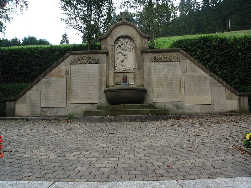 File:Ramsbeck Kriegerdenkmal.JPG