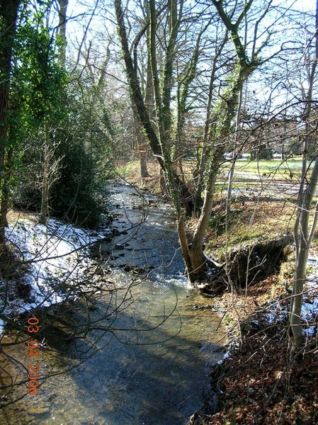 File:River Hipper from the bridge on Summersall Road, Chesterfield. - geograph.org.uk - 133297.jpg