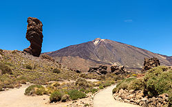 Roque Cinchado und Teide (Zuschnitt).jpg