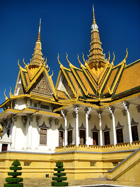 File:Royal Palace Building (1503442686).jpg