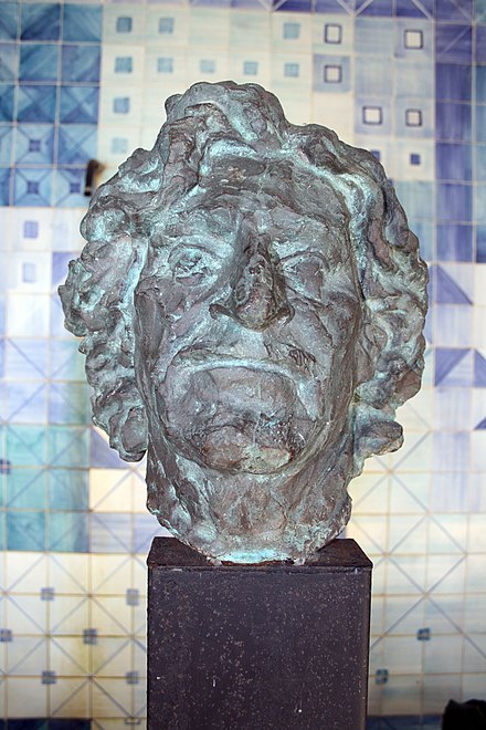 Bust of Roberto Burle Marx at the garden bearing his name