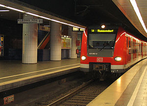 Bahnhof München Marienplatz: Aufbau, Geschichte, Verkehr