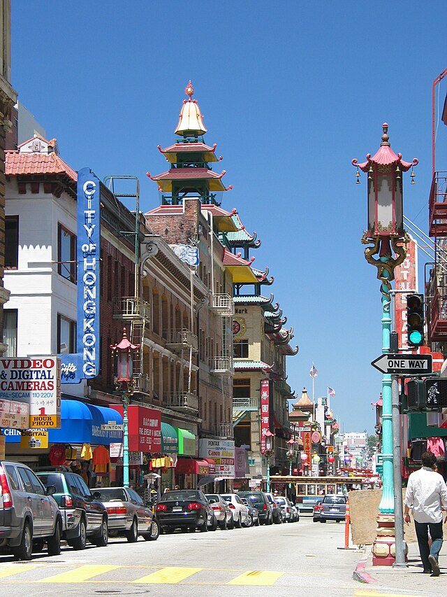 Chinatown de San Francisco.\n (définition réelle 1 704 × 2 272)