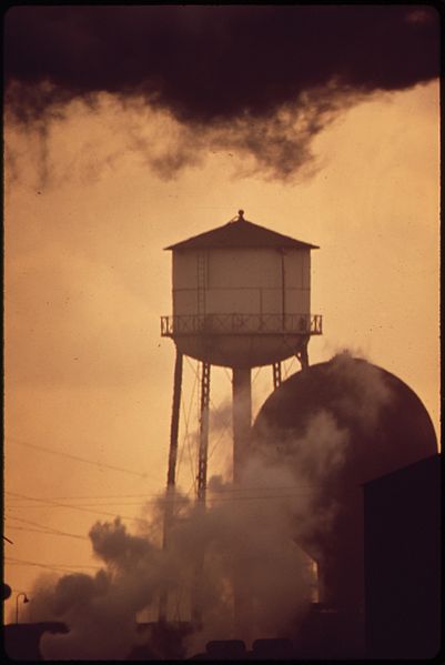 File:SMOKE FROM ARMCO STEEL ON A SUNDAY AFTERNOON - NARA - 545912.jpg