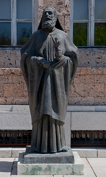 File:Saint-Evtimiy-of-Tarnovo-statue.jpg