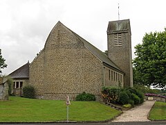 Le chevet de la nouvelle église, reconstruite après-guerre.