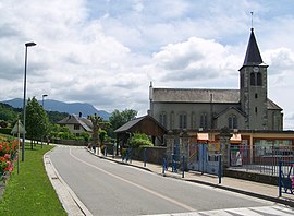 Komune Saint-Girod: desa pusat dan gereja