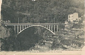 L'ancien pont du tramway à Saint-Jean-la-Rivière.