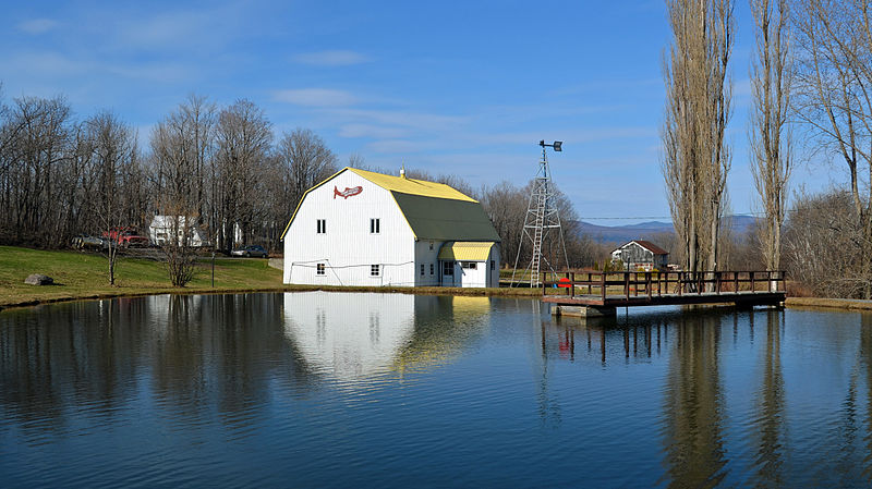 File:Sainte-Famille - Ferme (1).jpg