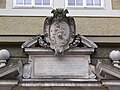 Salzburg, Großes Festspielhaus, Portal am Herbert-von-Karajan-Platz, Inschrift und Wappen Wolf Dietrich von Raitenau