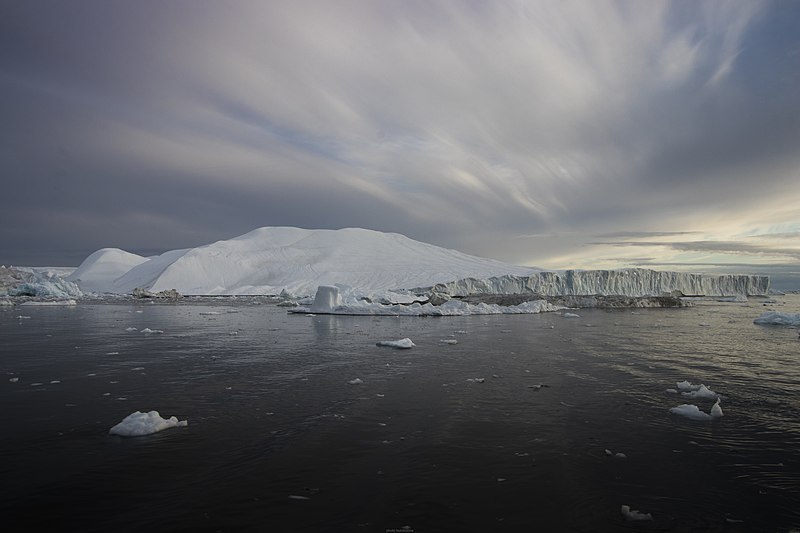 File:Scenic view of Greenland icebergs in Baffin Bay in Disko Bay - buiobuione - photo 3.jpg