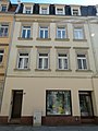 Apartament cu clădire închisă, casă de colț