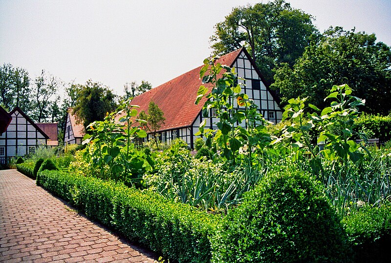 File:Schultenhof Mettingen Bauerngarten 1.jpg