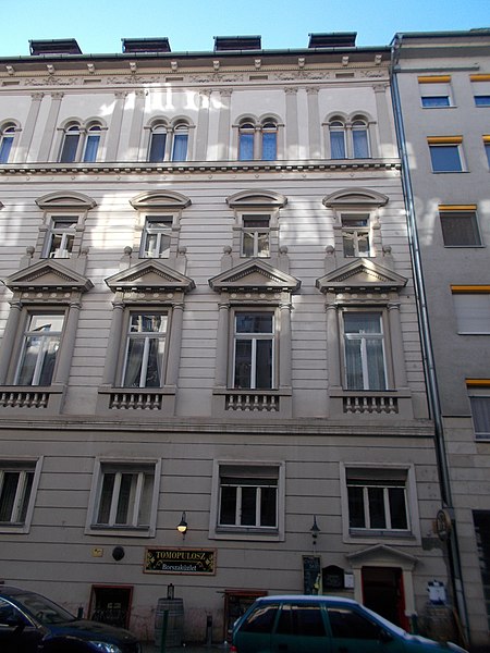 File:Schumy house (1898). Facade (W). - 10 Pauler Street, Budapest.JPG