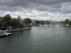 Sena en París.  Vista desde el Pont Neuf