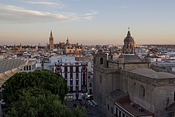 Seville (18370564119).jpg