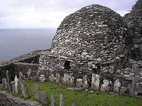 Beehive oratory and cemetery