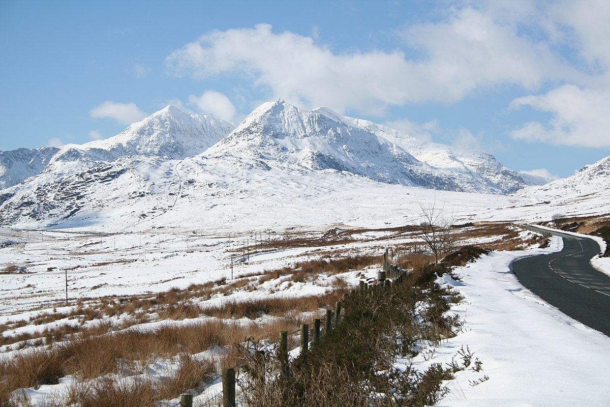 Snowdon in the snow clear sight.jpg