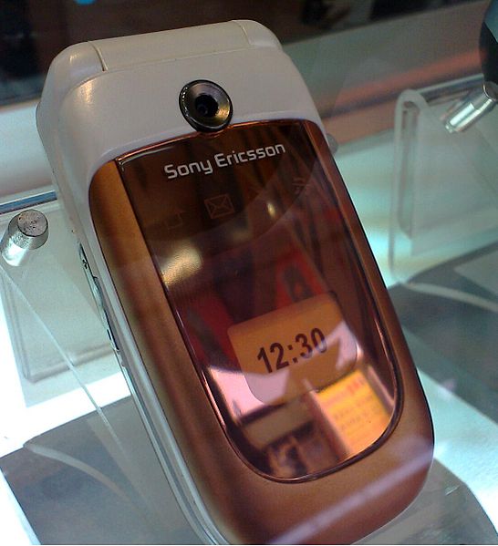 File:Sony Ericsson Z310i.jpg