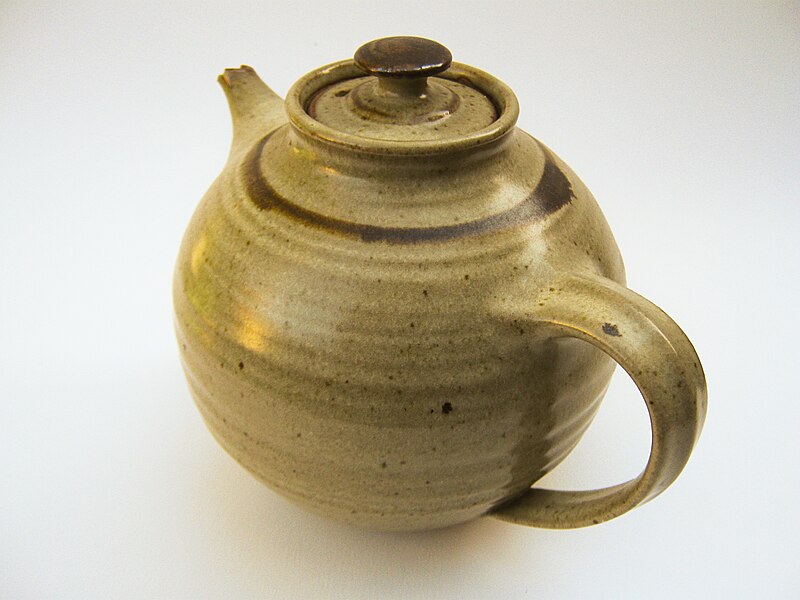 File:Sprague ash-glazed teapot Elwood 22-3-2016.jpg