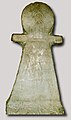Stèle en forme de signe de Tanit, H 0,62 m, l 0,25 m (IVe siècle av. J.-C.).