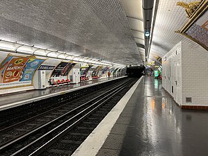 Les quais vus en direction de Mairie de Montreuil.