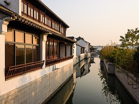 ไฟล์:Suzhou canals November 2017 003.jpg