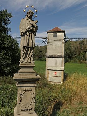 Třebčice, socha svatého Jana Nepomuckého.jpg