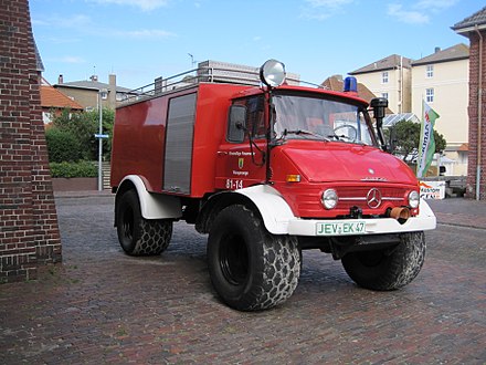 Unimog water tender with flotation tires