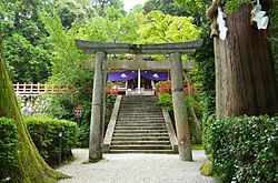Takakamo-jinja, torii.jpg