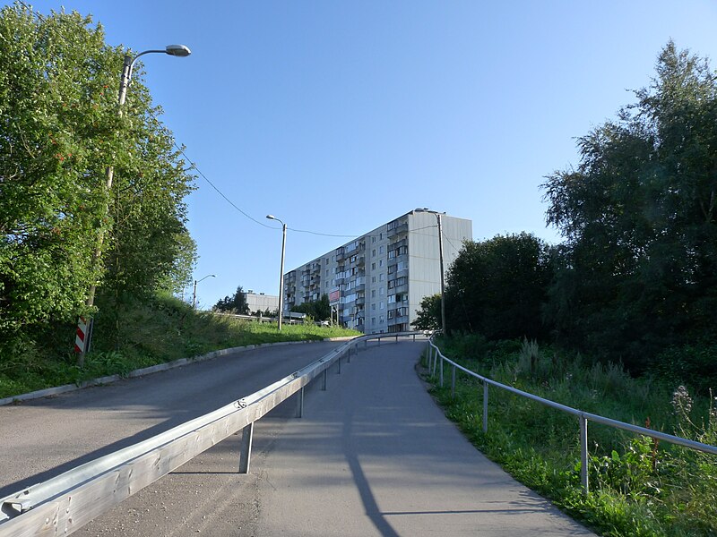 File:Tallinn Pedestrian road between Lasnamäe and Pirita.JPG