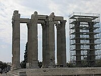 Templo de Zeus Olímpico, Atenas: puede verse el enorme tamaño de las columnas.