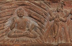 O Buda atendido por Indra na Caverna Indrasala, Mathura 50-100 CE.