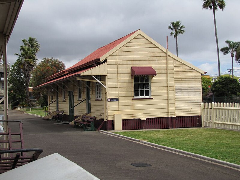 File:Toowoomba Railway Station - Guards and Porters huts (2012).jpg