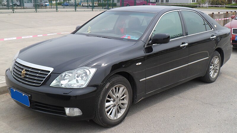 File:Toyota Crown S180 China 2012-04-15.jpg