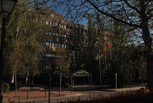 Universidad madrid. Автономный университет Мадрида. Мадридский университет Комплутенсе. Мадрид университет современный.